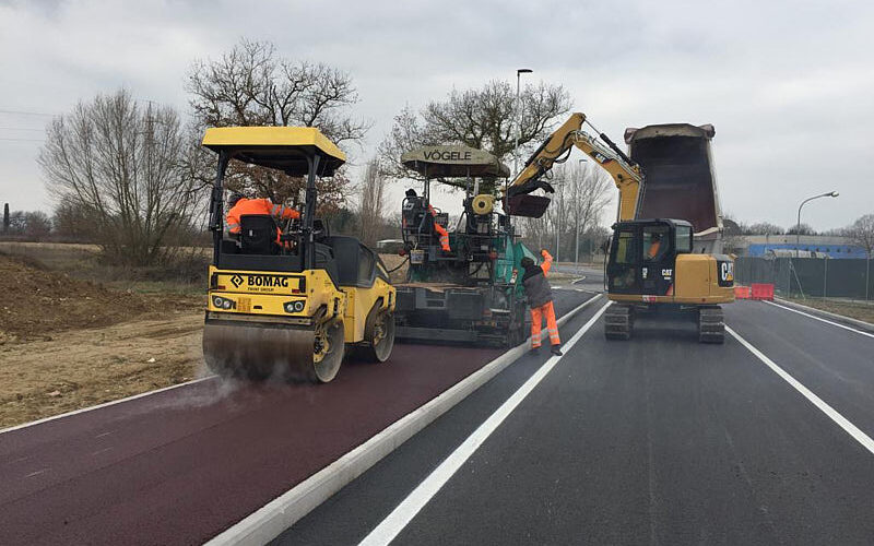 Lavori stradali-Pista ciclopedonale in asfalto colorato s andrea delle fratte-full