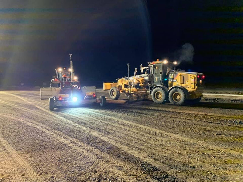 Movimento terra e demolizioni-Livellamento fondazione stradale pista di atterraggio aeroporto Costa Smeralda02-full