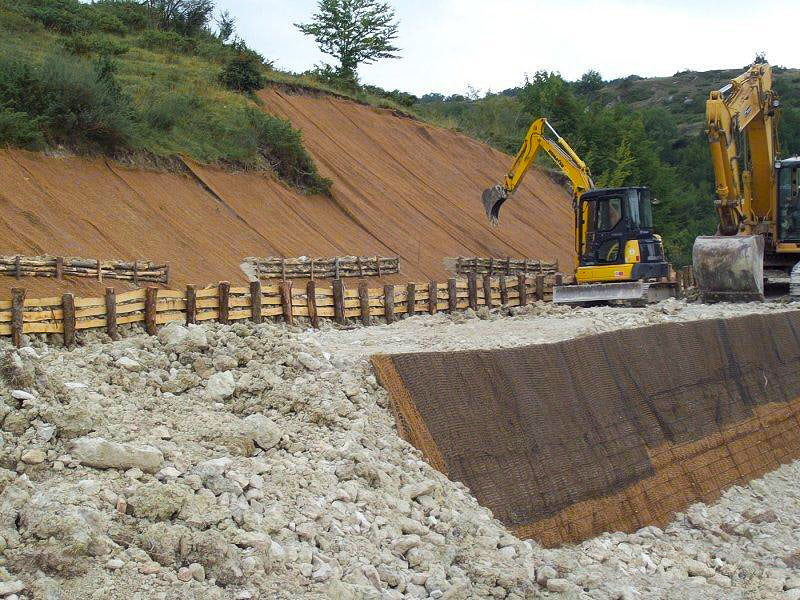 Opere di difesa idraulica e geologica-Stabilizzazione di versante con terre armate e palizzate-full